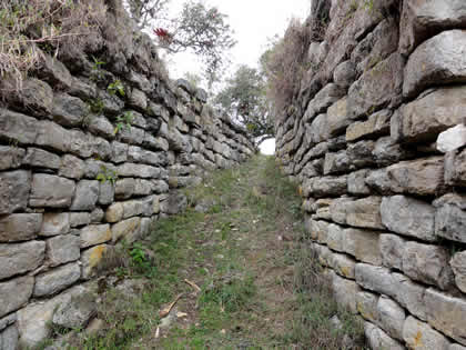 COMPLEJO ARQUEOLOGICO MONUMENTAL KUELAP - ACCESO 02 04