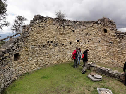 COMPLEJO ARQUEOLOGICO MONUMENTAL KUELAP - ESTRUCTURAS E2 Y E3 06