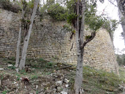 COMPLEJO ARQUEOLOGICO MONUMENTAL KUELAP - GRAN MURALLA EXTERNA PUEBLO ALTO 04