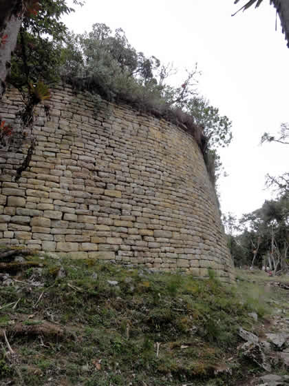 COMPLEJO ARQUEOLOGICO MONUMENTAL KUELAP - GRAN MURALLA EXTERNA PUEBLO ALTO 06