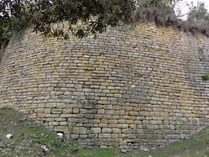 COMPLEJO ARQUEOLOGICO MONUMENTAL KUELAP - GRAN MURALLA EXTERNA PUEBLO ALTO 11