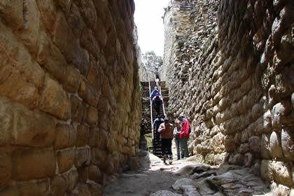 COMPLEJO ARQUEOLOGICO MONUMENTAL KUELAP - ACCESO 01 02