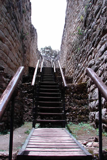 COMPLEJO ARQUEOLOGICO MONUMENTAL KUELAP - ACCESO 01 03