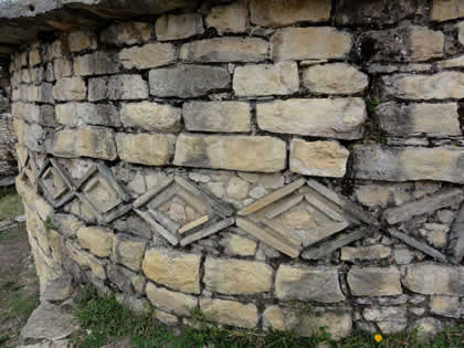 COMPLEJO ARQUEOLOGICO MONUMENTAL KUELAP - CASA RECONSTRUIDA 03