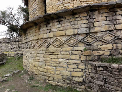 COMPLEJO ARQUEOLOGICO MONUMENTAL KUELAP - CASA RECONSTRUIDA 04