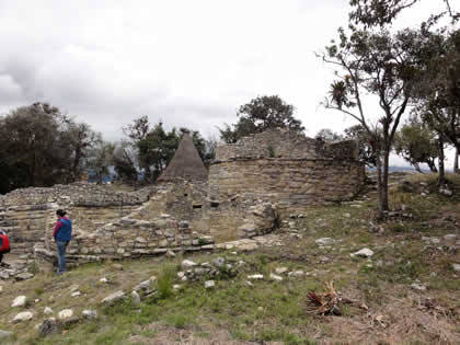 COMPLEJO ARQUEOLOGICO MONUMENTAL KUELAP - CASAS CIRCULARES 13