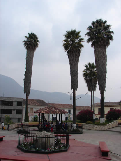 PLAZA DE ARMAS DE CURAHUASI 05