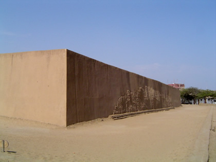 HUACA EL DRAGON O HUACA DEL ARCO IRIS 01