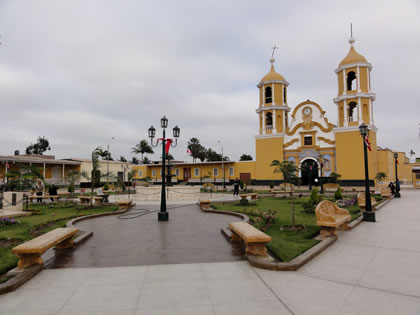 PLAZA DE ARMAS DE SAN PEDRO DE LLOC 01