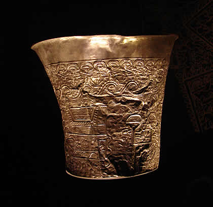 SALA COSMOVISION Y VESTIDO DE LA SALA MUSEO ORO DEL PERU 02