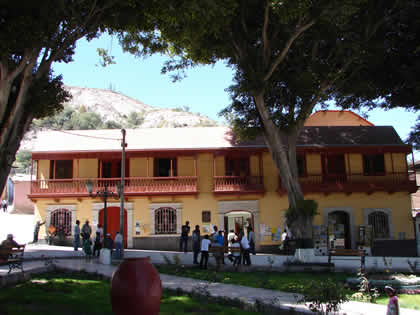 PLAZA ARMAS TORATA 02