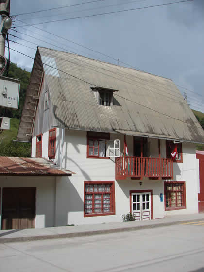 CASAS TIPICAS DE POZUZO 10