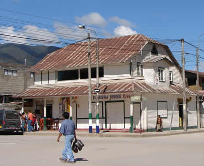 CASAS TIPICAS DE OXAPAMPA 01