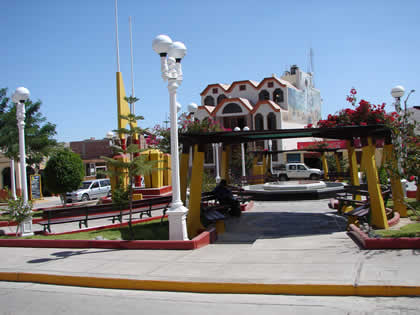 PLAZA PRINCIPAL LOCUMBA 03