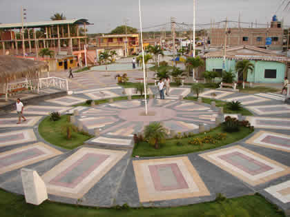 PLAZA DE ARMAS PUERTO PIZARRO 01