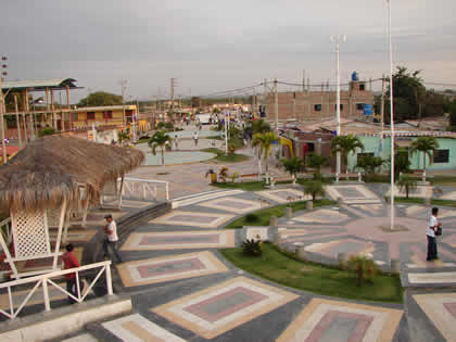 PLAZA DE ARMAS PUERTO PIZARRO 02